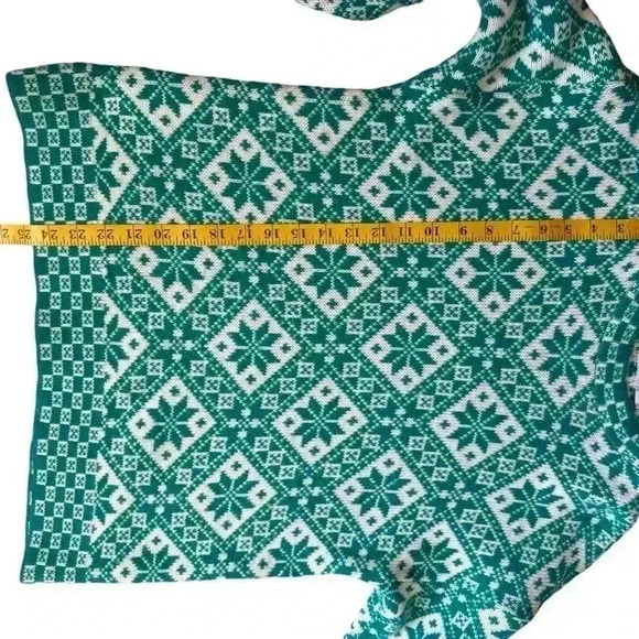 Cabin Creek Green/ white poinsettias pattern crew neck style sweater. - Picture 10 of 12